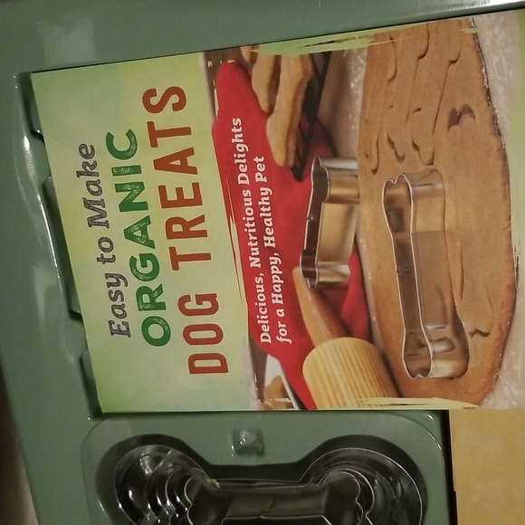 Organic Dog Treats Book & Kit Home Cooking For Your Dog (aka best friend) - Picture 7 of 9
